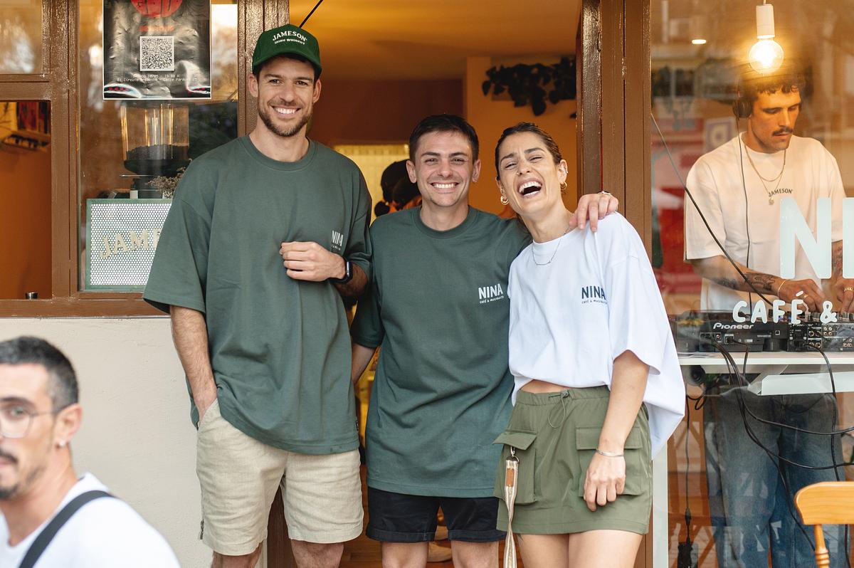 Nina cafe y musiquita