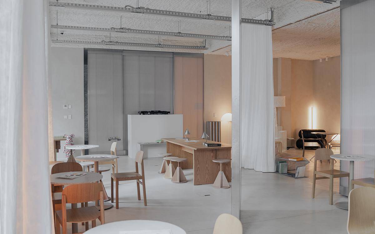 Holographik Space photo 4