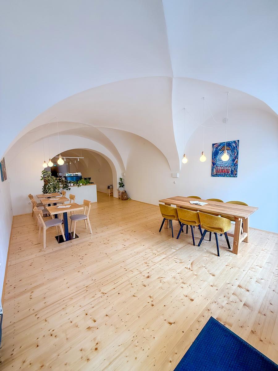 LONT winebar & kavárna