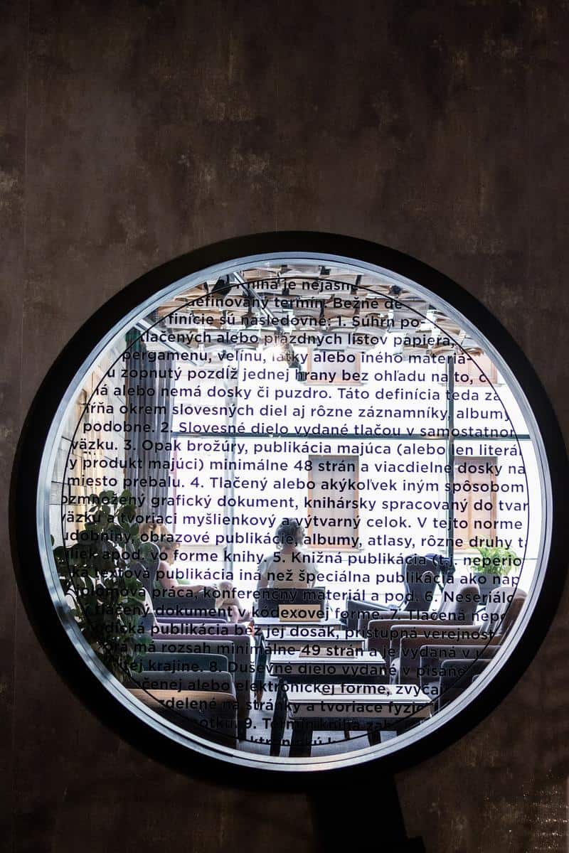 Kníhkaviareň Foxford Obchodná photo 2