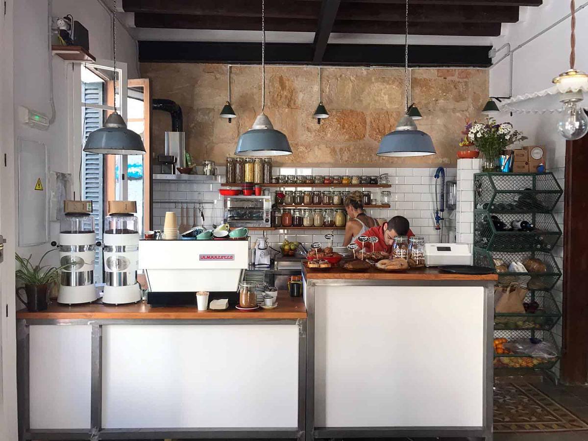 Mama Carmens Coffee & Bakery