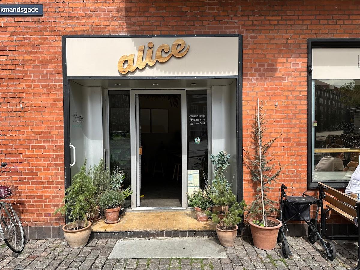 Alice ice cream & coffee