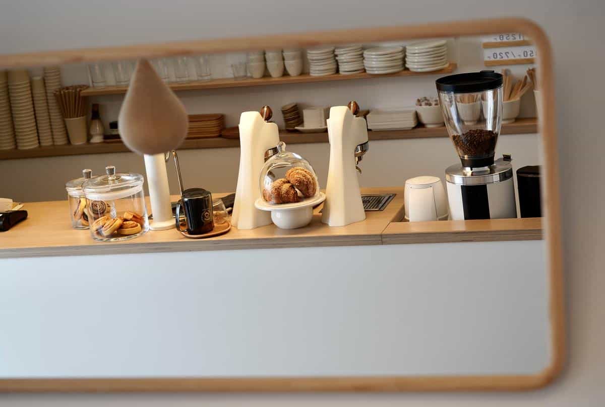 4 minutes cafe photo 4