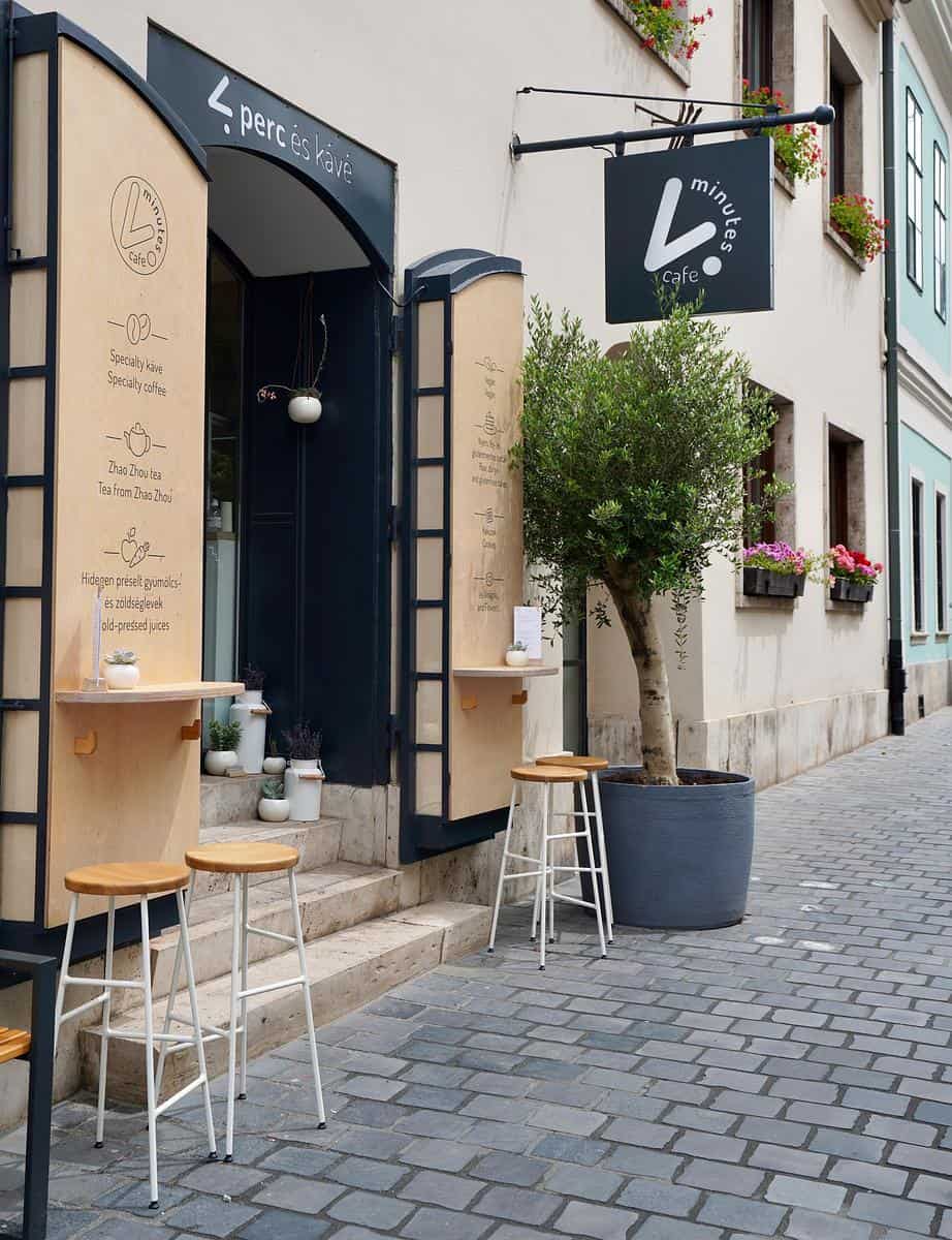 4 minutes cafe photo 5