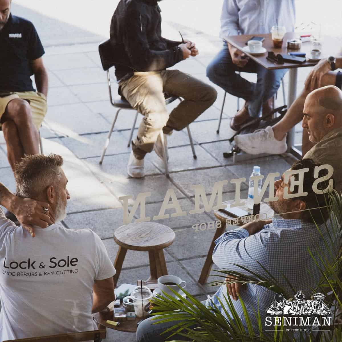 Seniman Coffeeshop photo 4