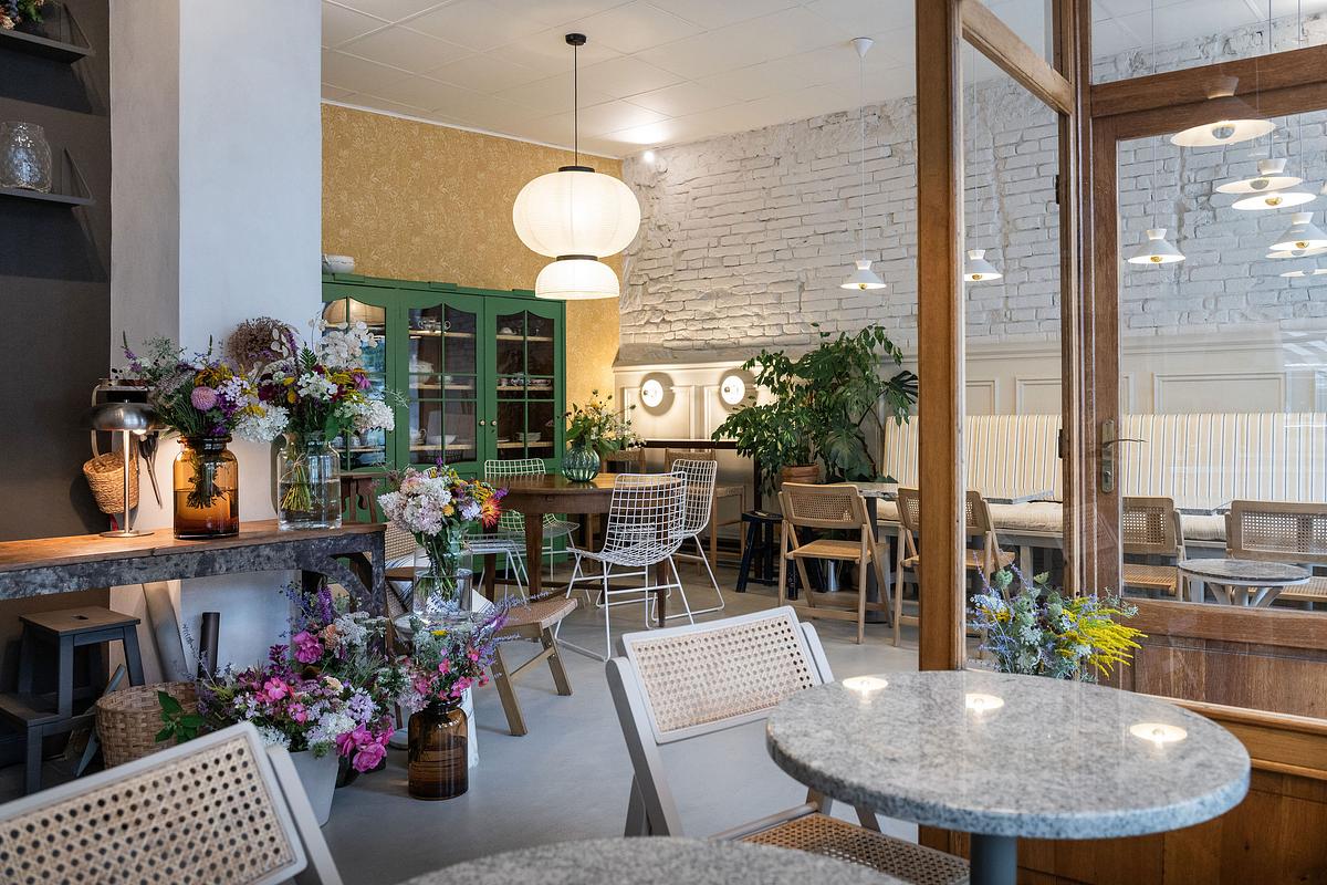 Cover image of Kytky pod komínem